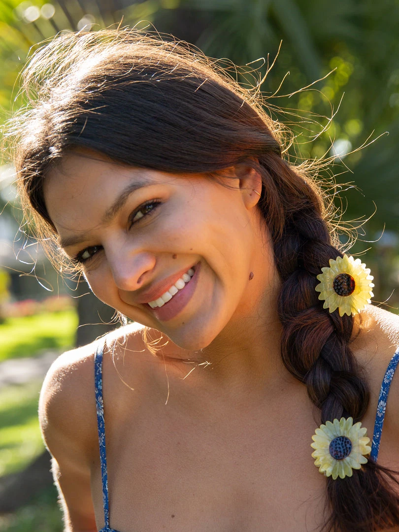 Natural Life NEW & TRENDING Set Of 2 Hair Claws 4 Natural Life NEW & TRENDING Set Of 2 Hair Claws