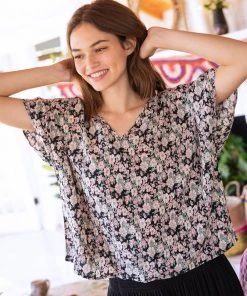 Natural Life CLOTHES Easy V-Neck Top