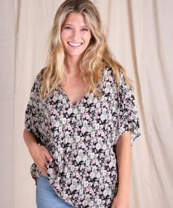Natural Life CLOTHES Easy V-Neck Top